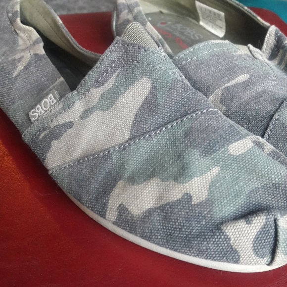Bob's camo comfy slip on shoes - Picture 2 of 7